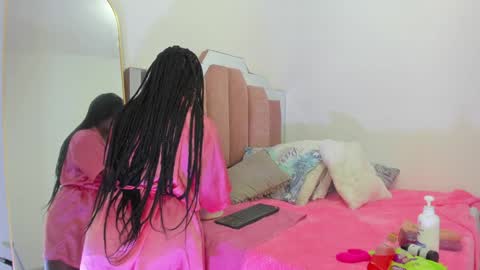 L O V E  online show from 01-30-25, 11:44