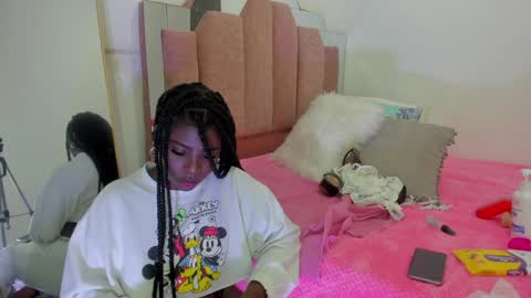 L O V E  online show from 02-01-25, 11:43