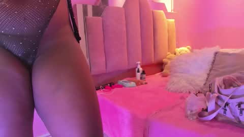 L O V E  online show from 11-18-25, 12:31