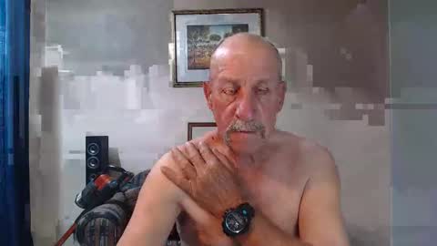 Snapshot of lovesblackazz chatting on 09-19-25, 10:49 Lovesblackazz online show from 09-19-25, 10:49