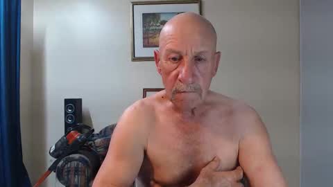 Snapshot of lovesblackazz chatting on 10-12-25, 11:09 Lovesblackazz online show from 10-12-25, 11:09