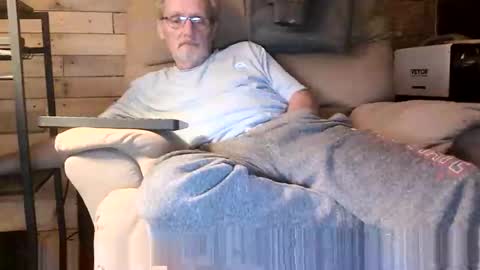 Snapshot of lovesex6565 chatting on 04-20-26, 11:50 just here to have fun and cum online show from 04-20-26, 11:50