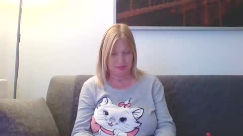 Snapshot of lovestar544963 chatting on 12-04-24, 02:59 Marlyn online show from 12-04-24, 02:59