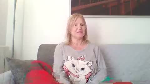 Snapshot of lovestar544963 chatting on 12-21-24, 02:04 Marlyn online show from 12-21-24, 02:04