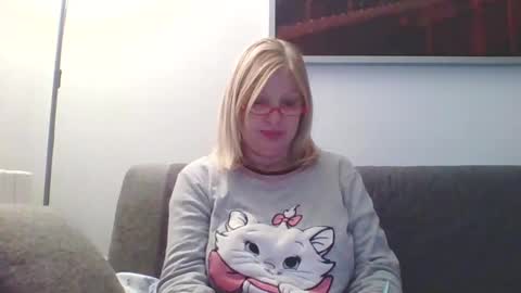 Snapshot of lovestar544963 chatting on 01-06-25, 11:31 Marlyn online show from 01-06-25, 11:31