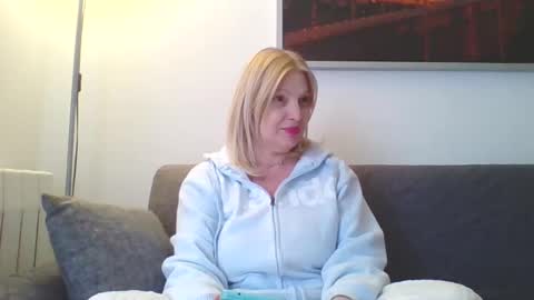 Snapshot of lovestar544963 chatting on 01-20-25, 01:32 Marlyn online show from 01-20-25, 01:32