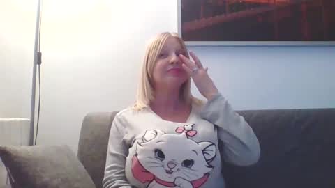 Snapshot of lovestar544963 chatting on 01-24-25, 11:45 Marlyn online show from 01-24-25, 11:45