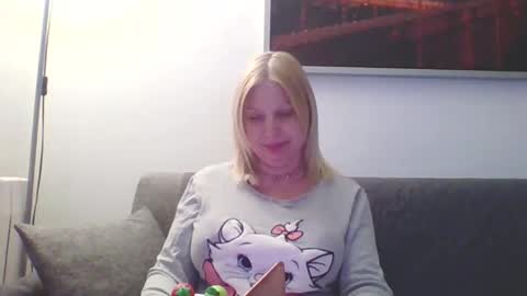 Snapshot of lovestar544963 chatting on 02-18-25, 12:37 Marlyn online show from 02-18-25, 12:37