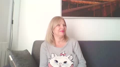 Snapshot of lovestar544963 chatting on 02-20-25, 02:57 Marlyn online show from 02-20-25, 02:57