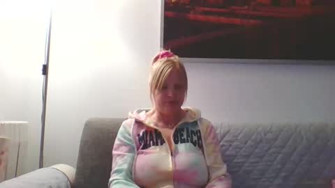 Snapshot of lovestar544963 chatting on 10-09-25, 09:02 Marlyn online show from 10-09-25, 09:02