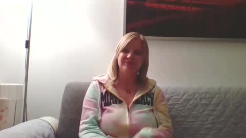 Snapshot of lovestar544963 chatting on 11-26-25, 11:28 Marlyn online show from 11-26-25, 11:28