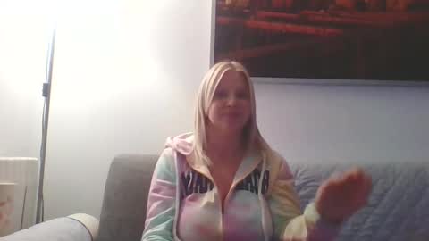 Snapshot of lovestar544963 chatting on 12-13-25, 11:10 Marlyn online show from 12-13-25, 11:10