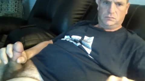 Snapshot of lovetocum37 chatting on 10-20-25, 04:07 lovetocum37 online show from 10-20-25, 04:07