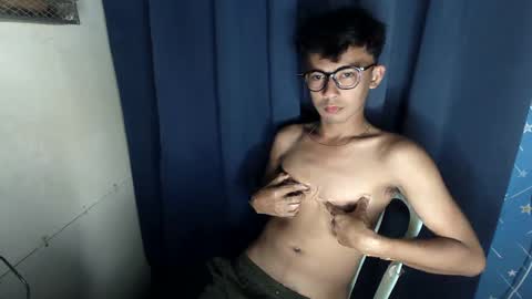 Snapshot of lovetosuckxox chatting on 02-18-25, 12:28 lovetosuckxox online show from 02-18-25, 12:28