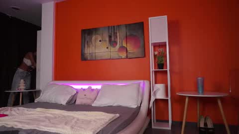 Nora online show from 09-29-25, 03:22