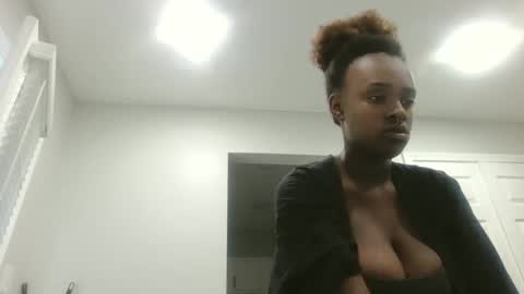 Snapshot of loyalbambi chatting on 09-16-25, 12:39 loyalbambi online show from 09-16-25, 12:39