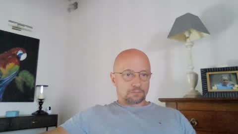 Snapshot of lrda49 chatting on 08-04-26, 08:28 Espigle online show from 08-04-26, 08:28