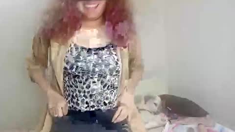 Snapshot of luanapowerful chatting on 12-13-24, 06:00 luanapowerful online show from 12-13-24, 06:00