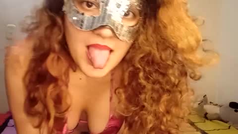 Snapshot of luanapowerful chatting on 09-09-25, 09:09 luanapowerful online show from 09-09-25, 09:09