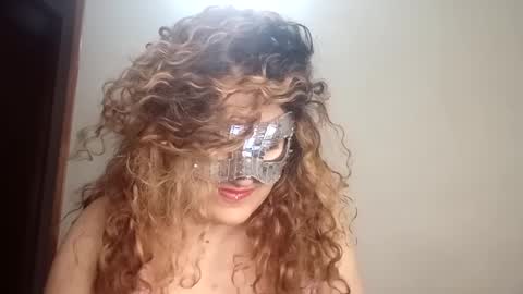 Snapshot of luanapowerful chatting on 09-24-25, 02:37 luanapowerful online show from 09-24-25, 02:37