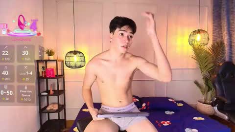 Snapshot of luandy_ chatting on 12-15-25, 08:13 lUAN online show from 12-15-25, 08:13