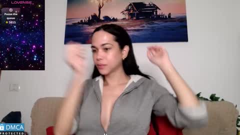 Snapshot of luara_ chatting on 11-17-25, 08:53 luara_ online show from 11-17-25, 08:53