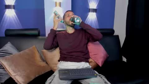 Lucas online show from 02-12-26, 03:56