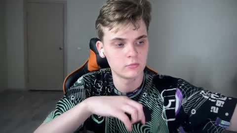 Snapshot of lucas_dany chatting on 12-25-24, 02:13 Lucas Gill online show from 12-25-24, 02:13