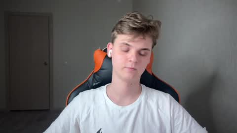 Snapshot of lucas_dany chatting on 01-07-25, 11:45 Lucas Gill online show from 01-07-25, 11:45