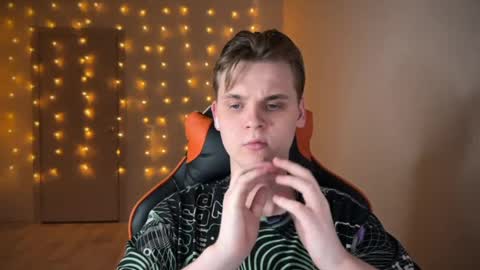 Snapshot of lucas_dany chatting on 01-09-25, 03:15 Lucas Gill online show from 01-09-25, 03:15