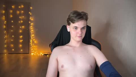 Snapshot of lucas_dany chatting on 01-24-25, 04:27 Lucas Gill online show from 01-24-25, 04:27