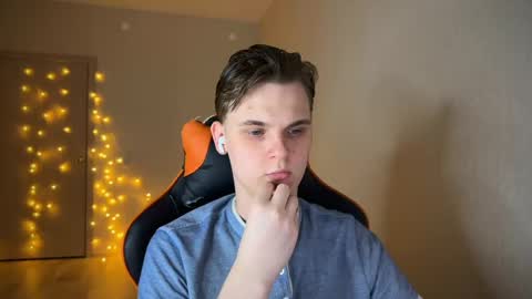 Snapshot of lucas_dany chatting on 01-27-25, 12:43 Lucas Gill online show from 01-27-25, 12:43