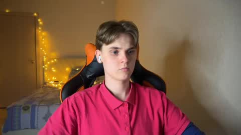 Snapshot of lucas_dany chatting on 02-17-25, 10:25 Lucas Gill online show from 02-17-25, 10:25