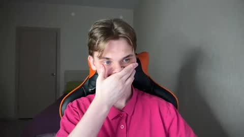 Snapshot of lucas_dany chatting on 02-24-25, 01:57 Lucas Gill online show from 02-24-25, 01:57