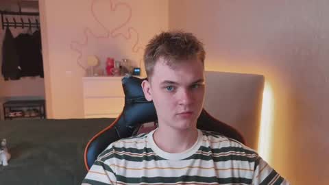 Snapshot of lucas_dany chatting on 09-15-25, 02:33 Lucas Gill online show from 09-15-25, 02:33