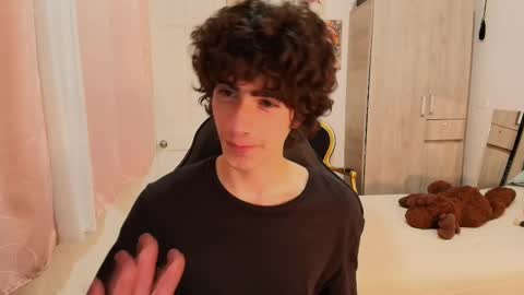 Snapshot of lucas_xo chatting on 10-25-25, 07:16 lucas_xo online show from 10-25-25, 07:16