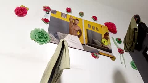 Snapshot of lucascastrohot chatting on 11-04-25, 03:33 Daniel online show from 11-04-25, 03:33