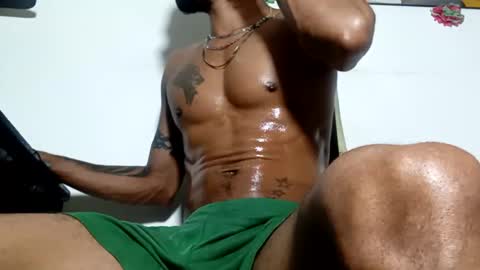 Snapshot of lucascastrohot chatting on 11-17-25, 03:18 Daniel online show from 11-17-25, 03:18