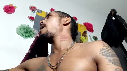 Snapshot of lucascastrohot chatting on 11-20-25, 02:01 Daniel online show from 11-20-25, 02:01