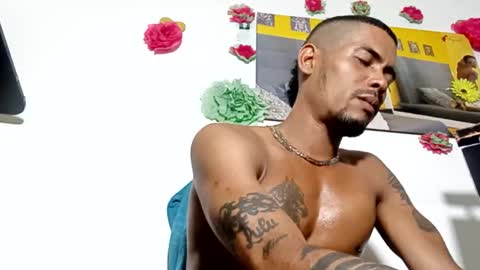 Snapshot of lucascastrohot chatting on 11-23-25, 07:13 Daniel online show from 11-23-25, 07:13