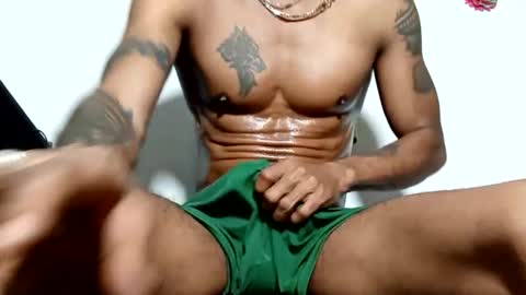 Snapshot of lucascastrohot chatting on 11-28-25, 02:42 Daniel online show from 11-28-25, 02:42