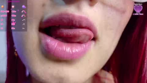 Snapshot of luccycollins_ chatting on 02-05-25, 02:16 Luccy online show from 02-05-25, 02:16