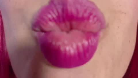 Snapshot of luccycollins_ chatting on 10-09-25, 04:05 Luccy online show from 10-09-25, 04:05
