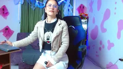 lucessita online show from 10-19-25, 02:12