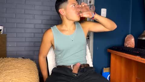 Snapshot of luchosaando chatting on 12-20-24, 02:30 Felipe online show from 12-20-24, 02:30