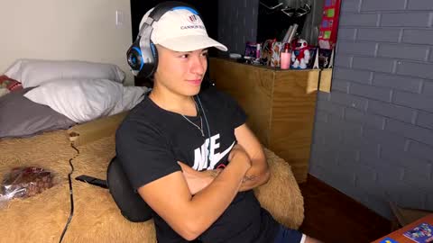 Snapshot of luchosaando chatting on 12-22-24, 12:39 Felipe online show from 12-22-24, 12:39