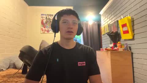 Snapshot of luchosaando chatting on 01-07-25, 11:45 Felipe online show from 01-07-25, 11:45