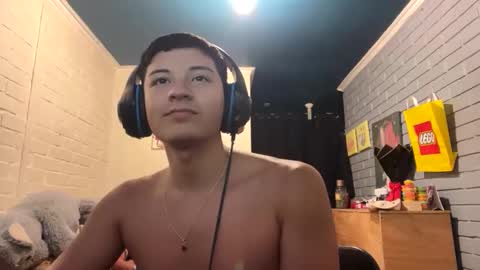 Snapshot of luchosaando chatting on 01-11-25, 04:27 Felipe online show from 01-11-25, 04:27