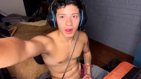 Snapshot of luchosaando chatting on 02-03-25, 03:53 Felipe online show from 02-03-25, 03:53