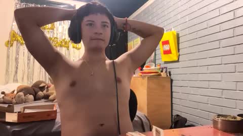 Snapshot of luchosaando chatting on 02-11-25, 12:17 Felipe online show from 02-11-25, 12:17